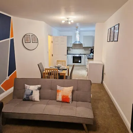 Bright And Modern Apartment, Near Molineux Stadium, Perfect For Contractors And Nhs Workers Wolverhampton Exterior foto